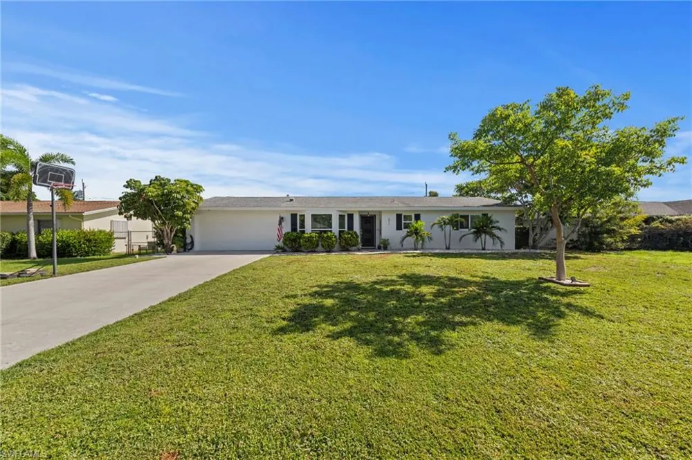 871 Entrada Drive S Fort Myers, FL 33919