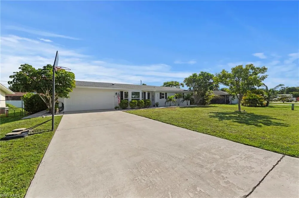 871 Entrada Drive S Fort Myers, FL 33919