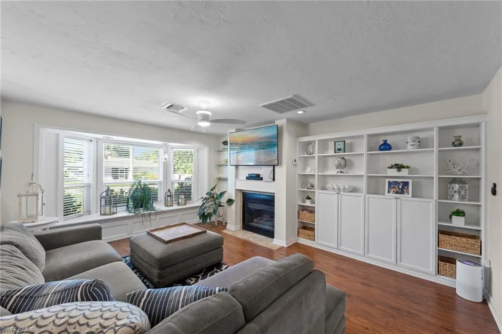 871 Entrada Drive S Fort Myers, FL 33919