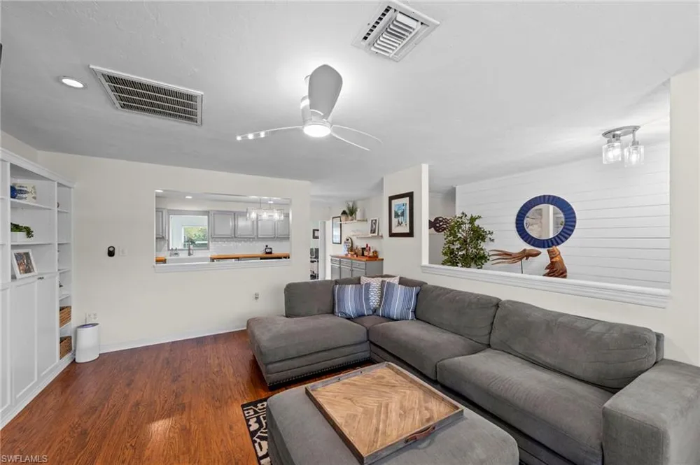 871 Entrada Drive S Fort Myers, FL 33919