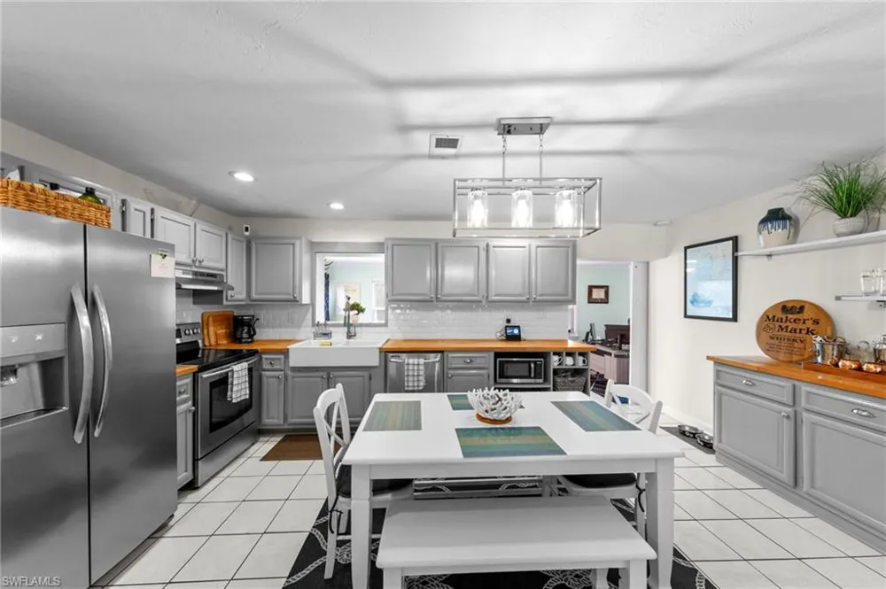 871 Entrada Drive S Fort Myers, FL 33919