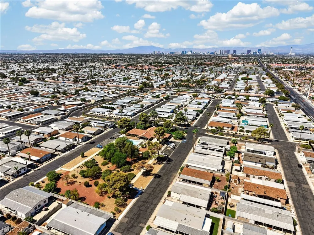 5525 Tres Piedras Road Las Vegas, NV 89122
