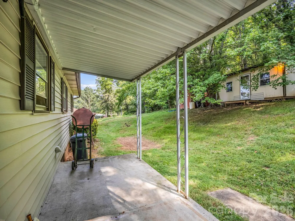 375 Bee Tree Road Swannanoa, NC 28778