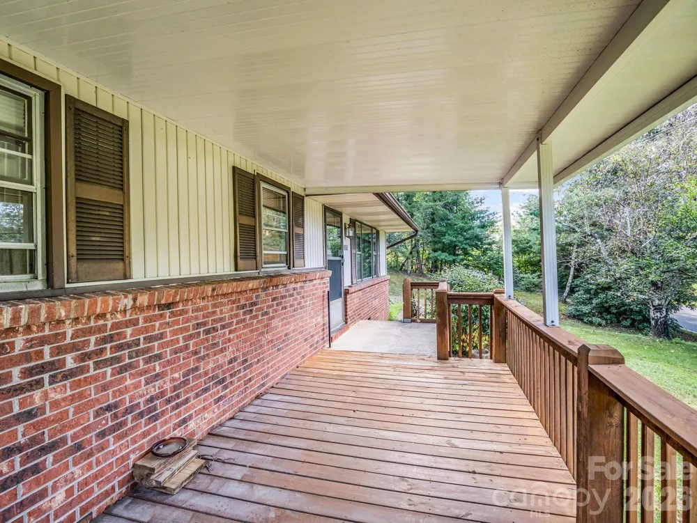 375 Bee Tree Road Swannanoa, NC 28778