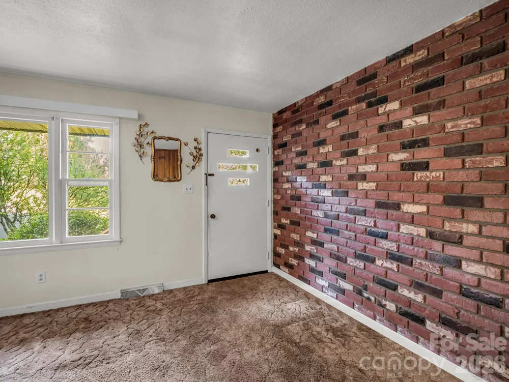 375 Bee Tree Road Swannanoa, NC 28778