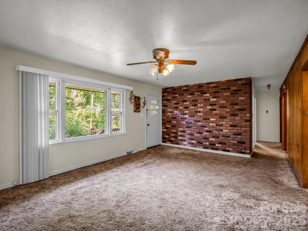 375 Bee Tree Road Swannanoa, NC 28778