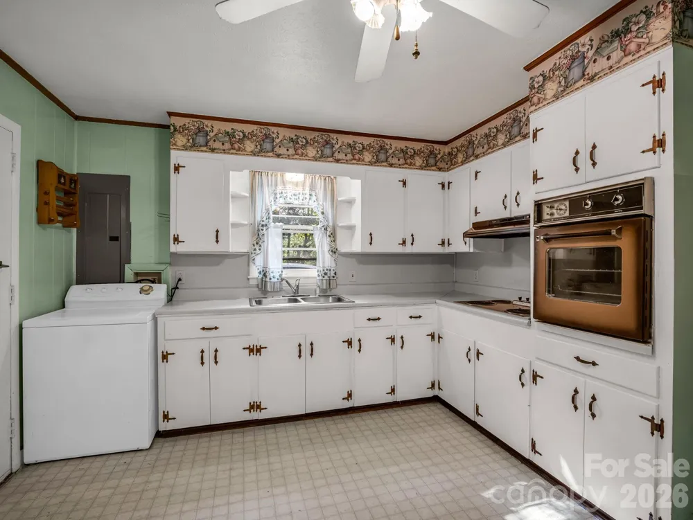 375 Bee Tree Road Swannanoa, NC 28778