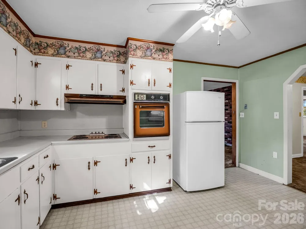 375 Bee Tree Road Swannanoa, NC 28778