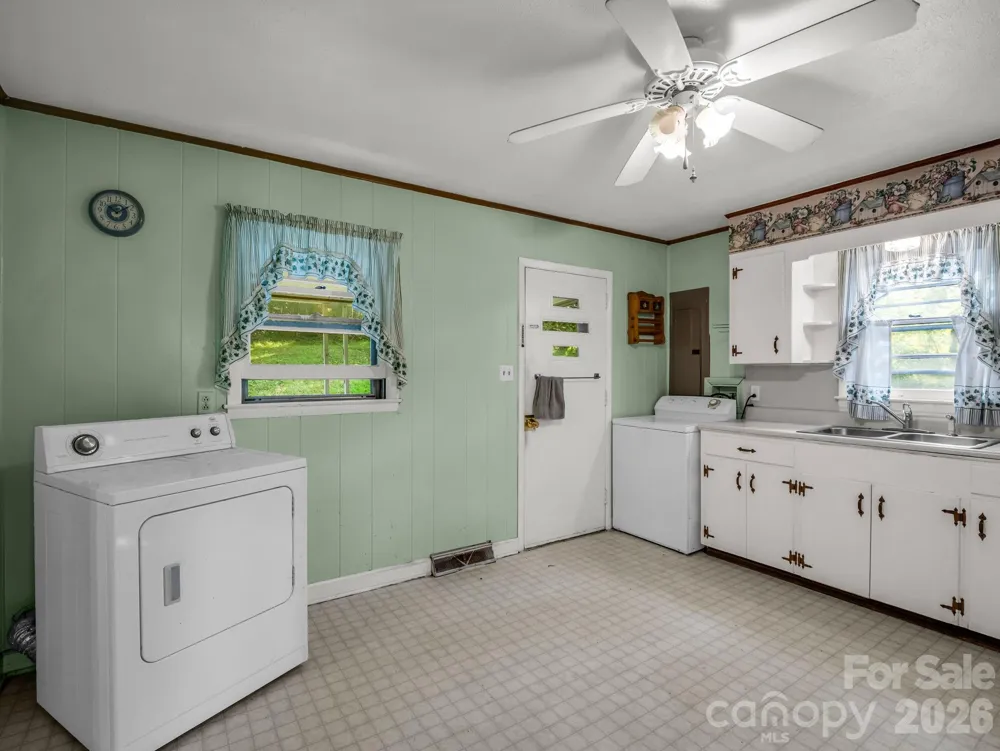375 Bee Tree Road Swannanoa, NC 28778