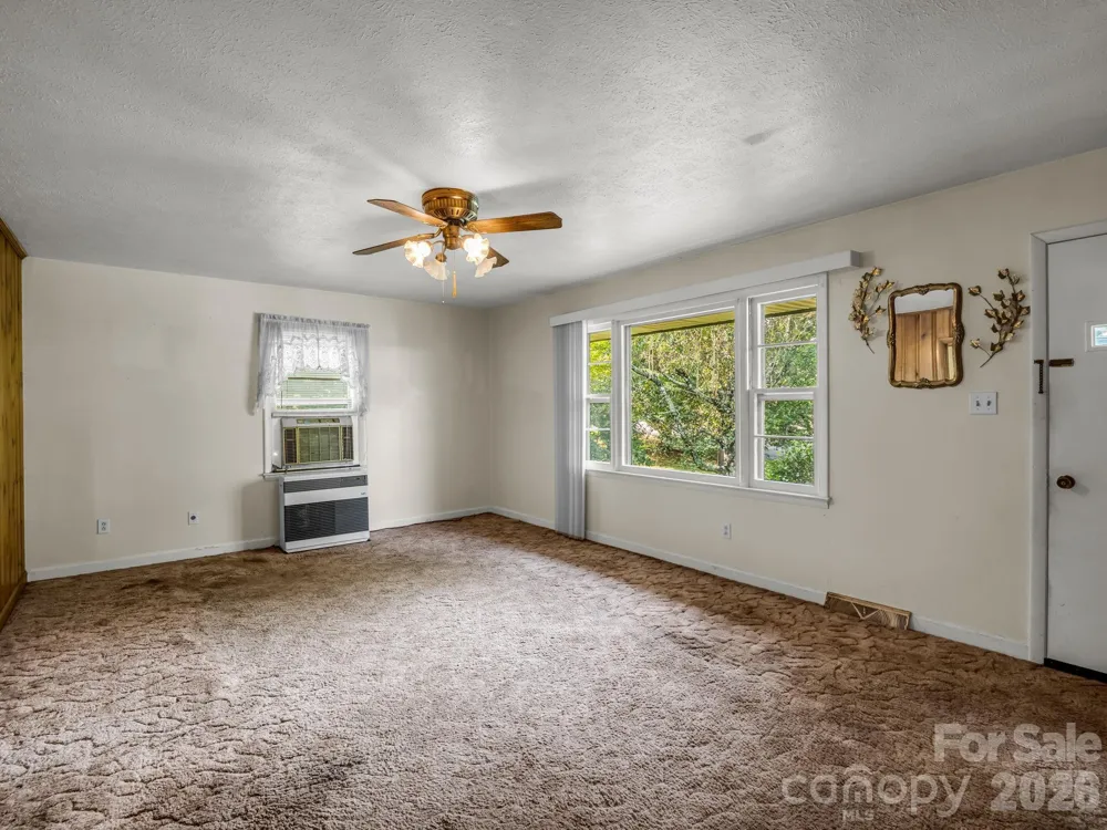 375 Bee Tree Road Swannanoa, NC 28778