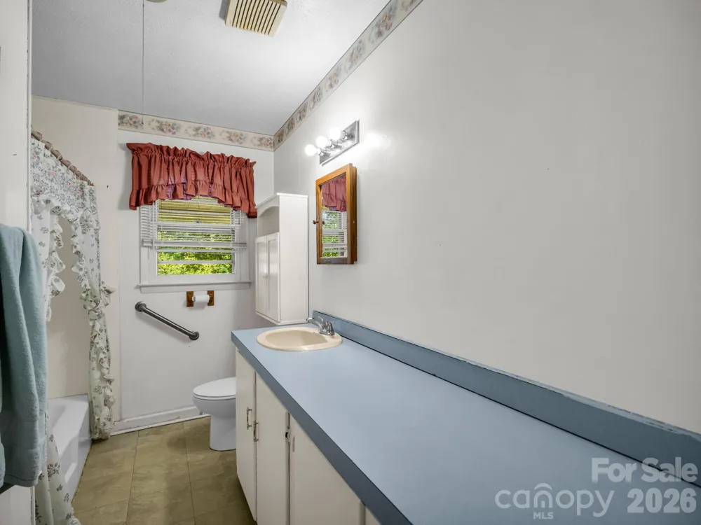 375 Bee Tree Road Swannanoa, NC 28778