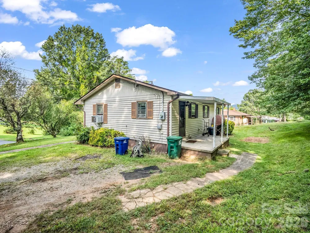 375 Bee Tree Road Swannanoa, NC 28778