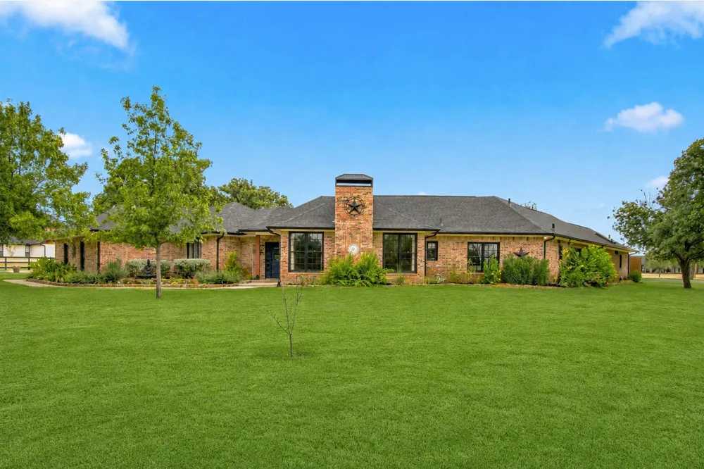 138 Green Oaks Drive Bartonville, TX 76226