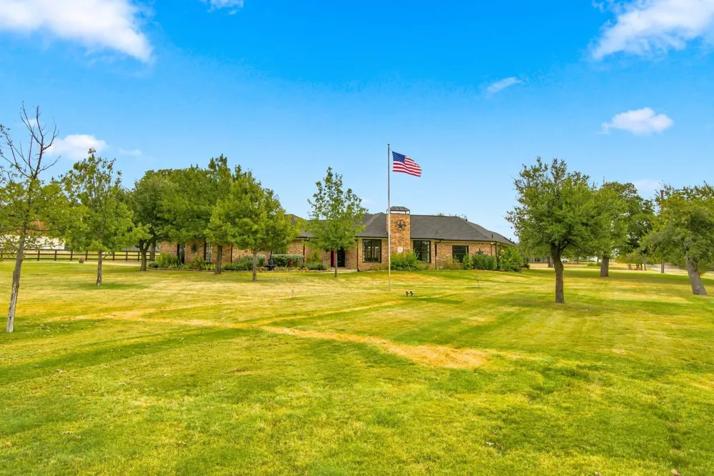 138 Green Oaks Drive Bartonville, TX 76226