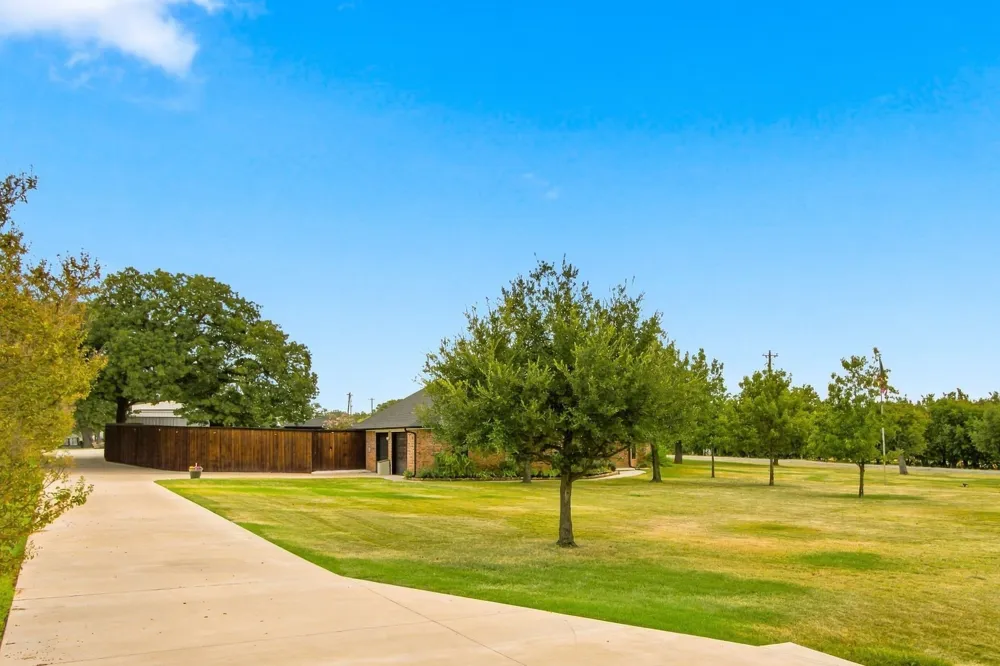 138 Green Oaks Drive Bartonville, TX 76226