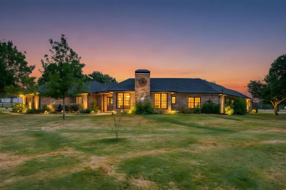 138 Green Oaks Drive Bartonville, TX 76226