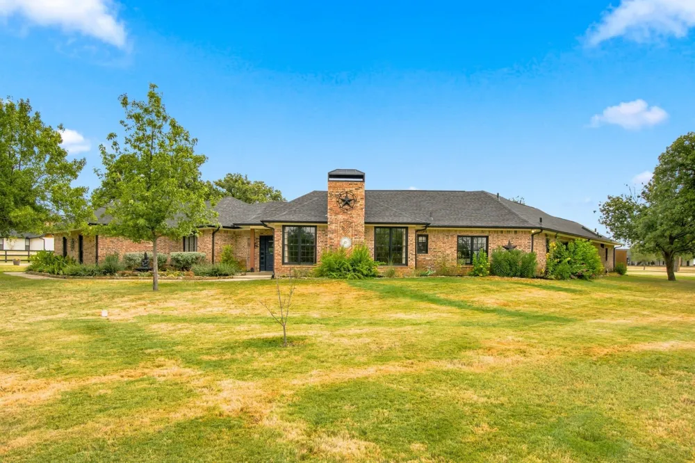 138 Green Oaks Drive Bartonville, TX 76226