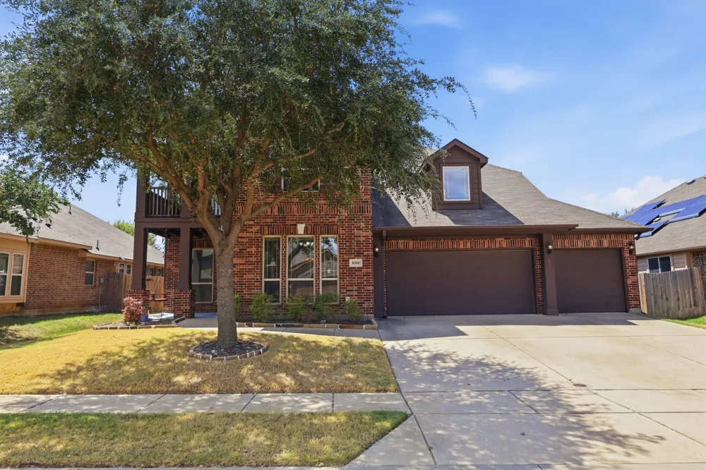 8308 Spitfire Trail Aubrey, TX 76227