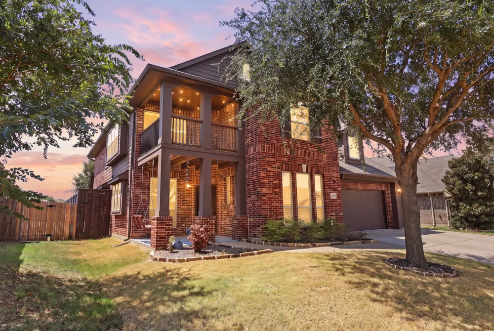 8308 Spitfire Trail Aubrey, TX 76227