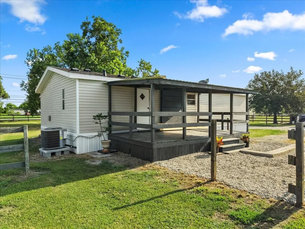 12717 33rd Street Santa Fe, TX 77510