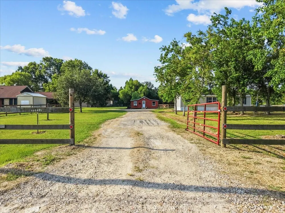 12717 33rd Street Santa Fe, TX 77510
