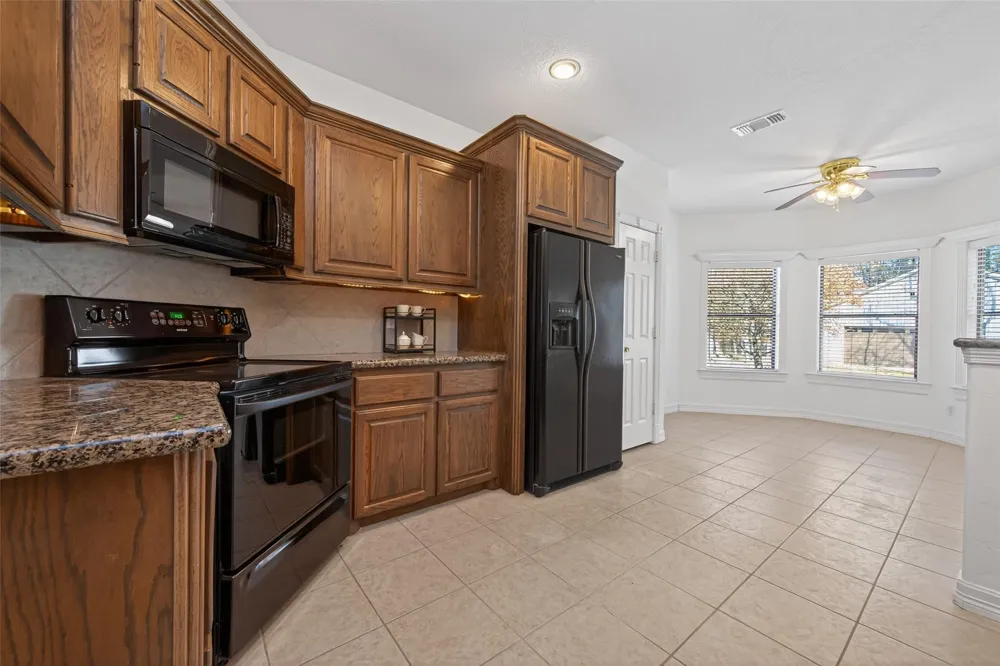 5030 Highland Pass Montgomery, TX 77316