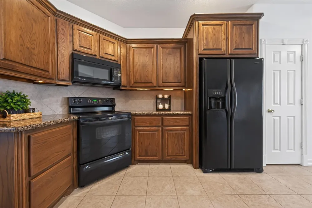 5030 Highland Pass Montgomery, TX 77316