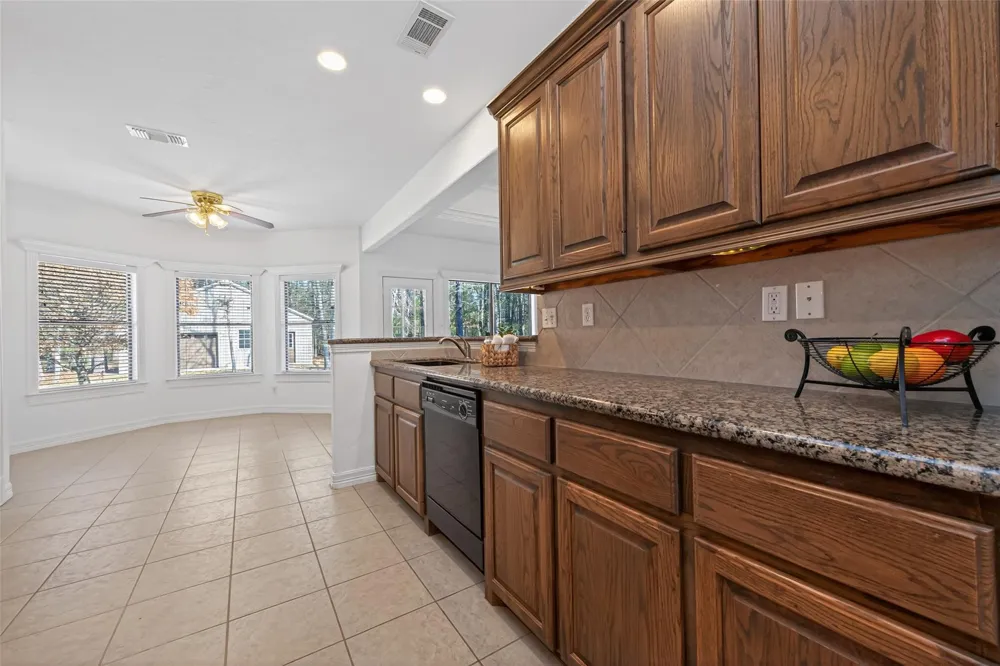 5030 Highland Pass Montgomery, TX 77316