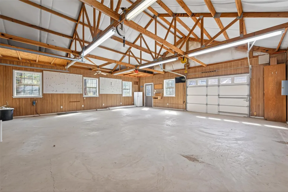 5030 Highland Pass Montgomery, TX 77316