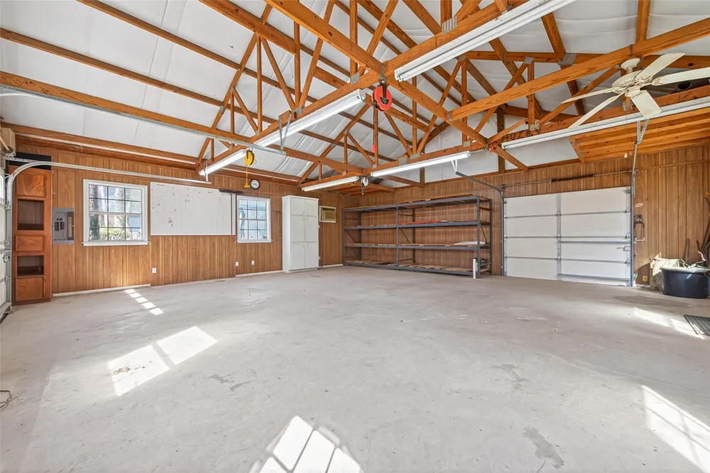 5030 Highland Pass Montgomery, TX 77316