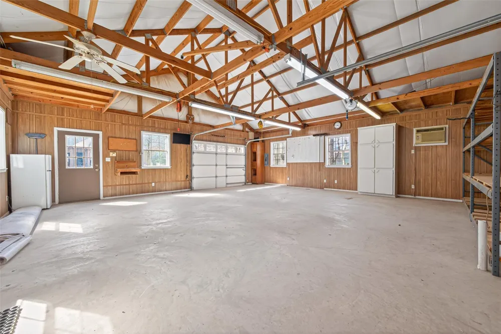 5030 Highland Pass Montgomery, TX 77316