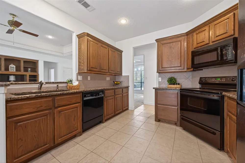 5030 Highland Pass Montgomery, TX 77316