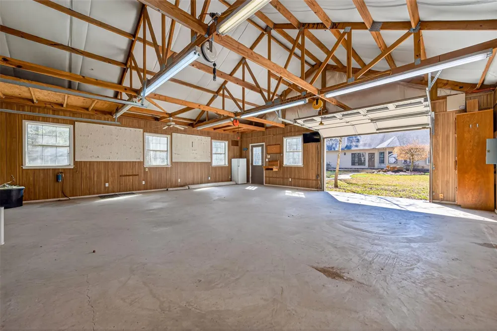 5030 Highland Pass Montgomery, TX 77316