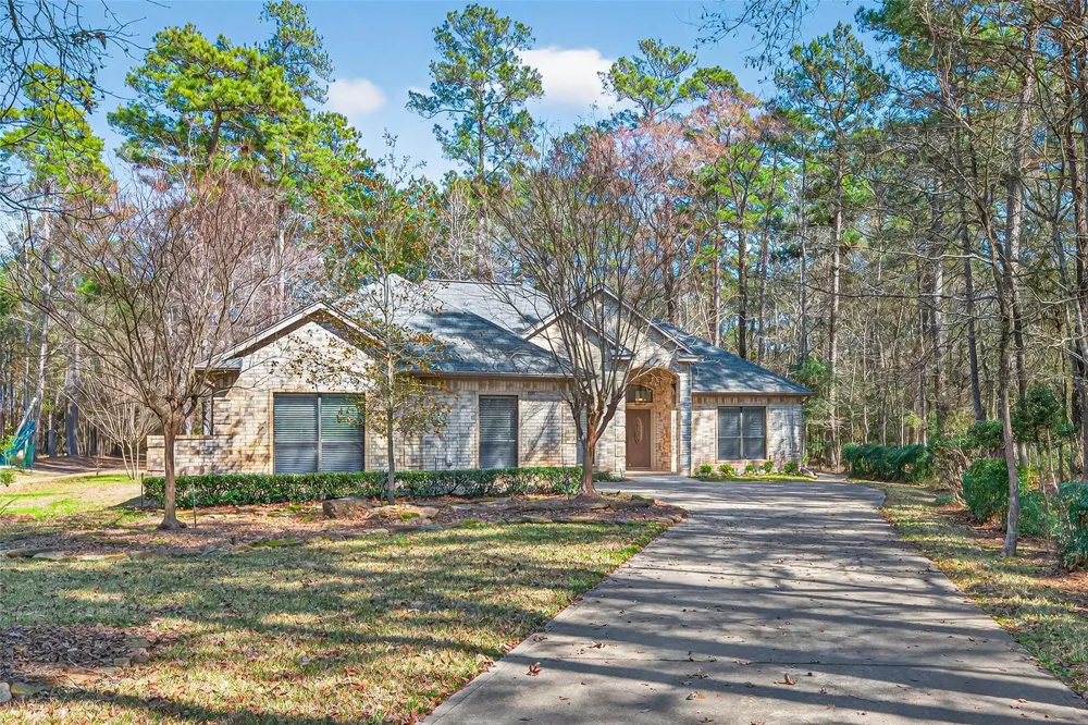 5030 Highland Pass Montgomery, TX 77316
