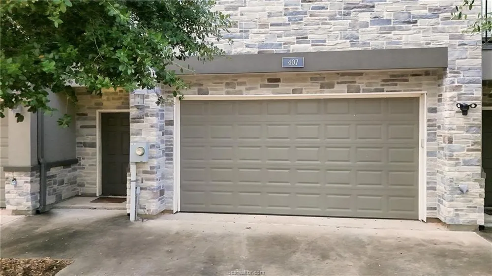 407 Kate Lane College Station, TX 77845