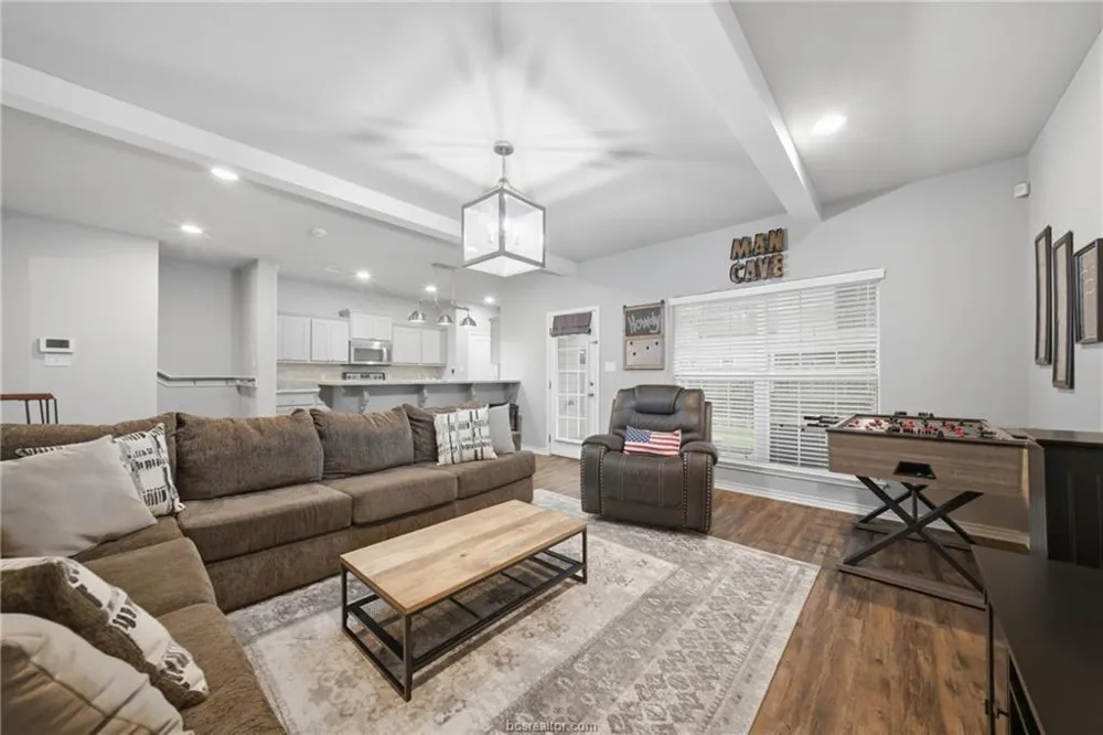 407 Kate Lane College Station, TX 77845