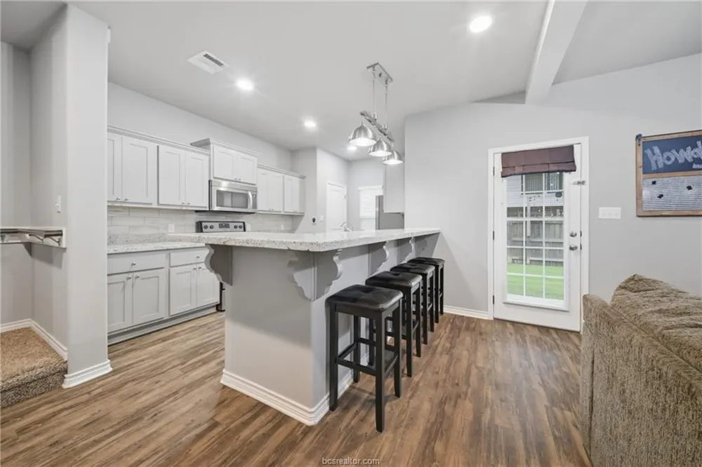 407 Kate Lane College Station, TX 77845