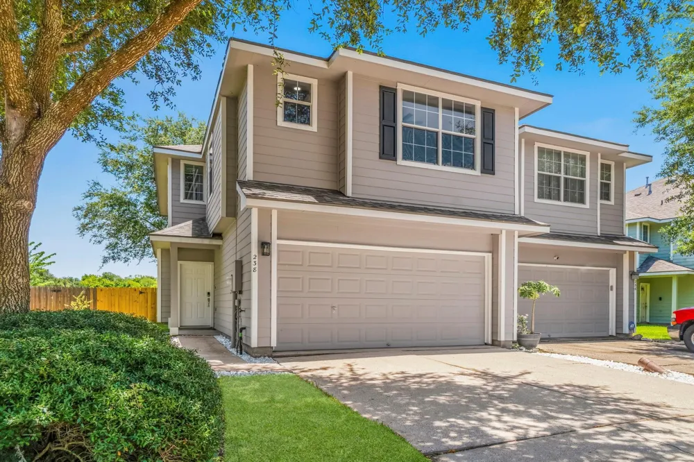 238 Drake Run Lane Dickinson, TX 77539