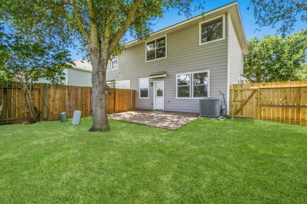 238 Drake Run Lane Dickinson, TX 77539