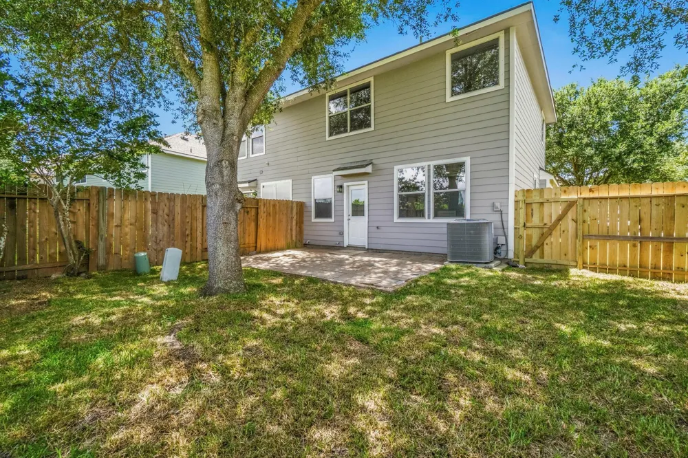 238 Drake Run Lane Dickinson, TX 77539