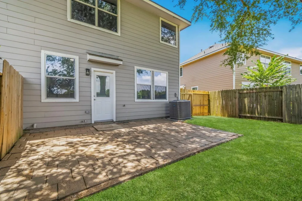 238 Drake Run Lane Dickinson, TX 77539