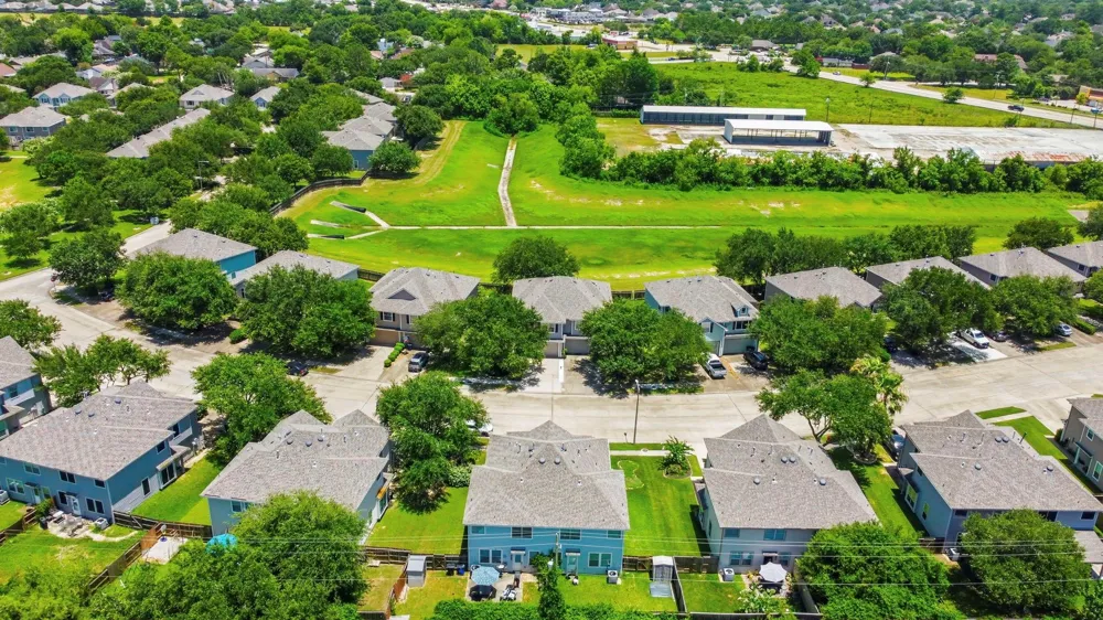 238 Drake Run Lane Dickinson, TX 77539