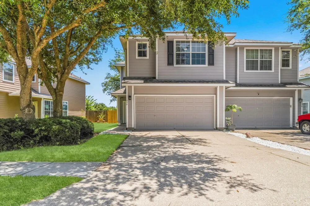 238 Drake Run Lane Dickinson, TX 77539
