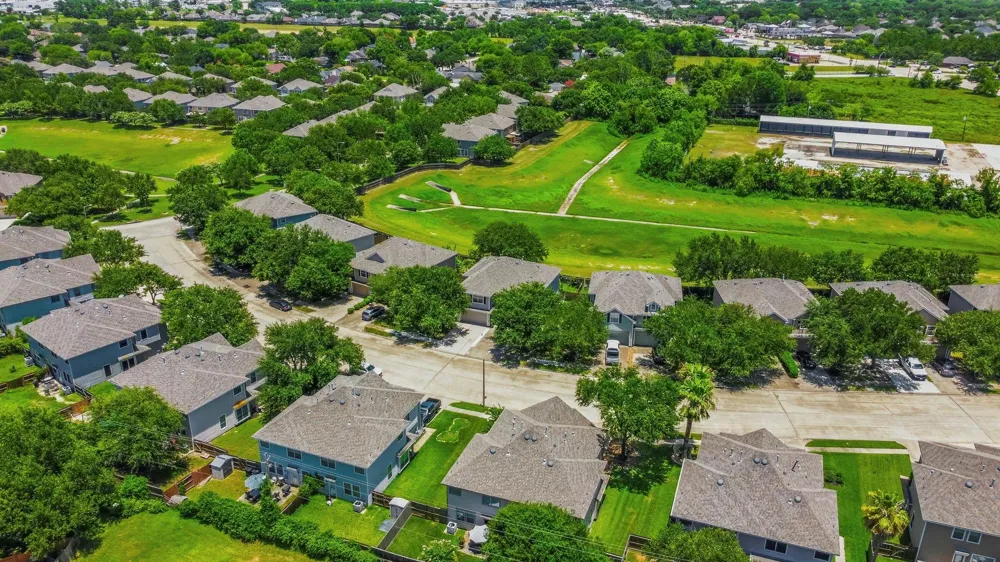 238 Drake Run Lane Dickinson, TX 77539