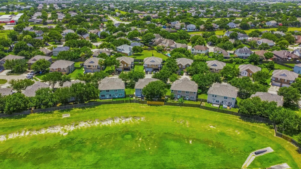 238 Drake Run Lane Dickinson, TX 77539