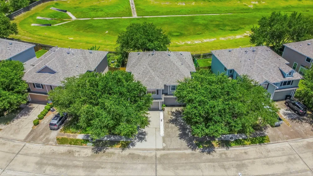 238 Drake Run Lane Dickinson, TX 77539