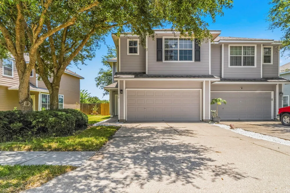 238 Drake Run Lane Dickinson, TX 77539