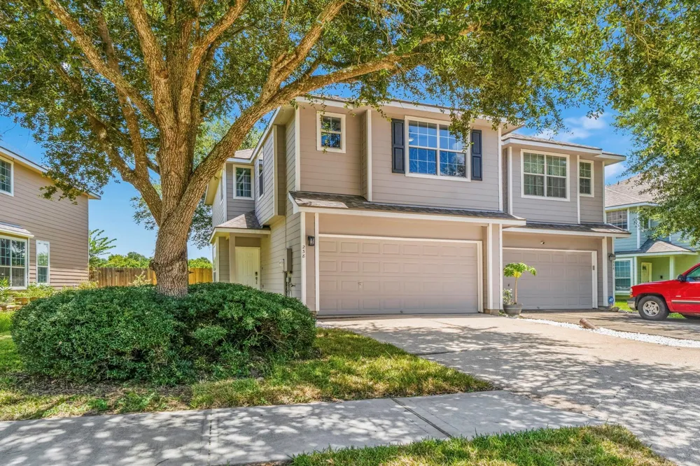 238 Drake Run Lane Dickinson, TX 77539