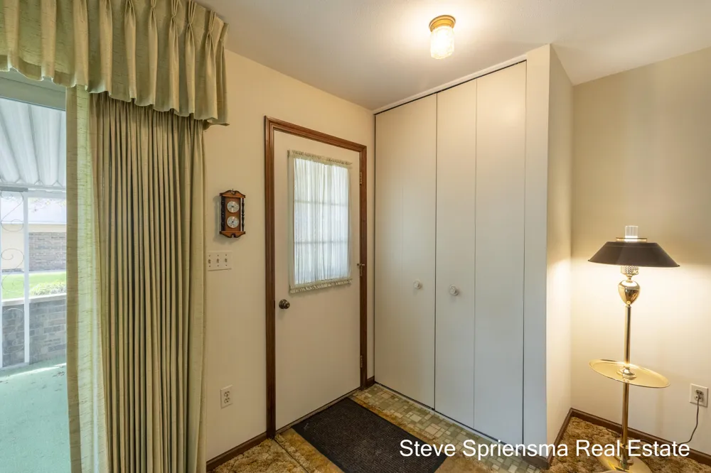 627 Carriage Lane Jenison, MI 49428