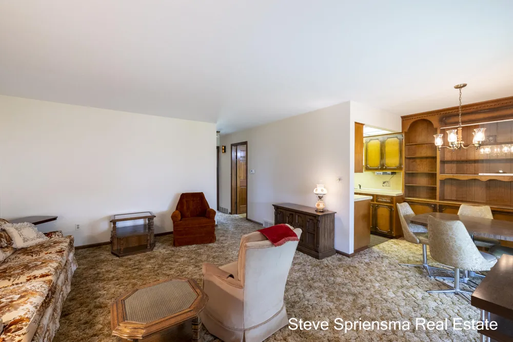 627 Carriage Lane Jenison, MI 49428
